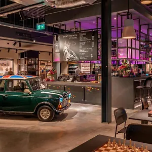 https://moxy-london-heathrow-airport.brighton-hotels-england.com