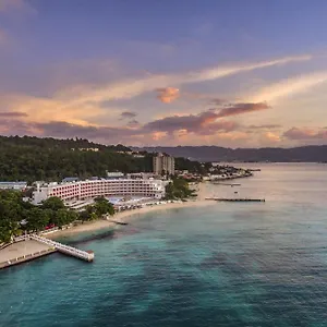 Курортный комплекс Grand Decameron Cornwall Beach, A Trademark